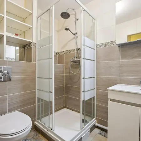 Downtown With Garage Parking *