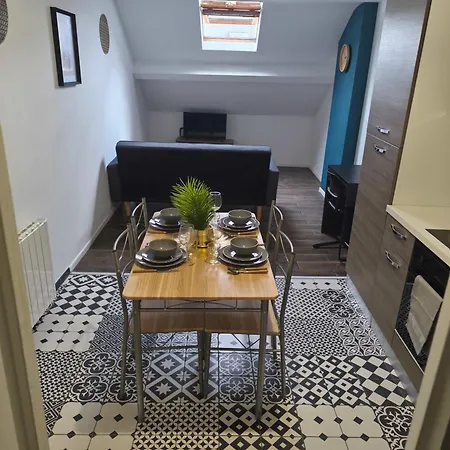 Downtown With Garage Parking Apartman *