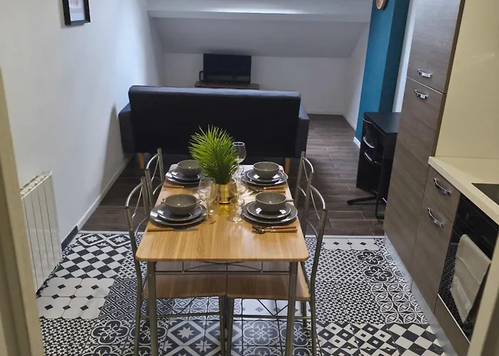 Downtown With Garage Parking Lägenhet *