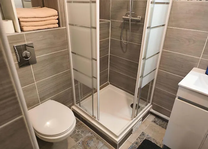 Downtown With Garage Parking Lägenhet *